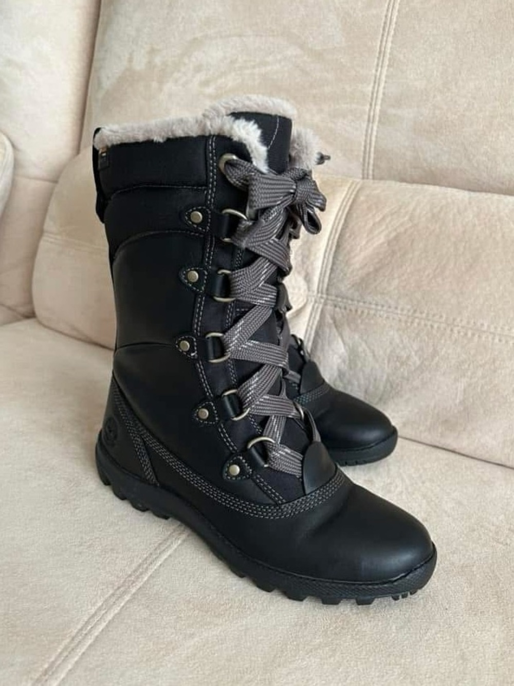 Like New Timberland Women's Earthkeepers Comfy Warm Stylish, Waterproof Boots
